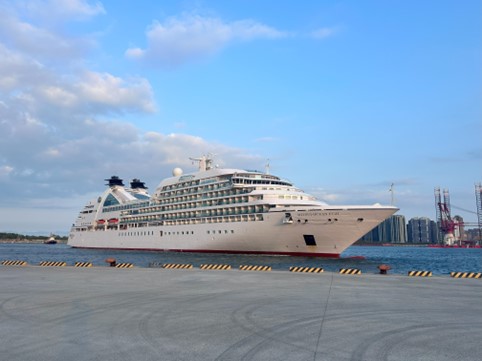 圖3、「海洋富士號」約上午8點抵達安平港