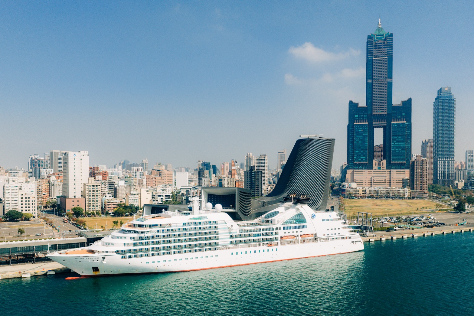 圖三：三井海洋郵輪富士號(Mitsui Ocean Fuji)停靠高雄港旅運中心1。