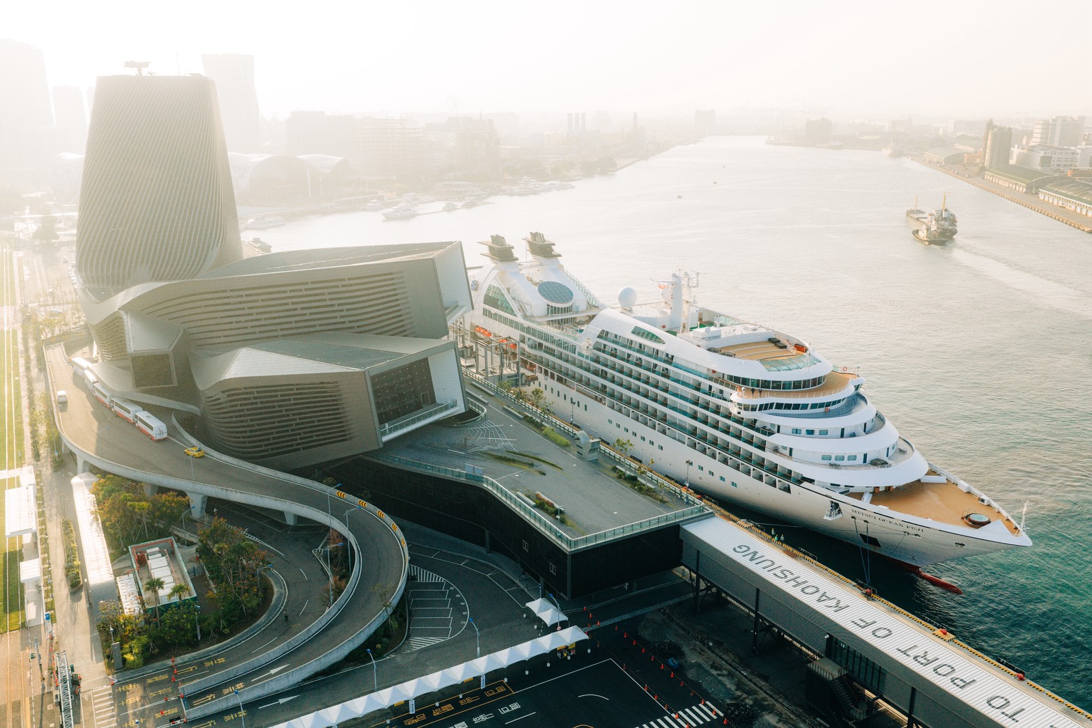 圖四：三井海洋郵輪富士號(Mitsui Ocean Fuji)停靠高雄港旅運中心2。