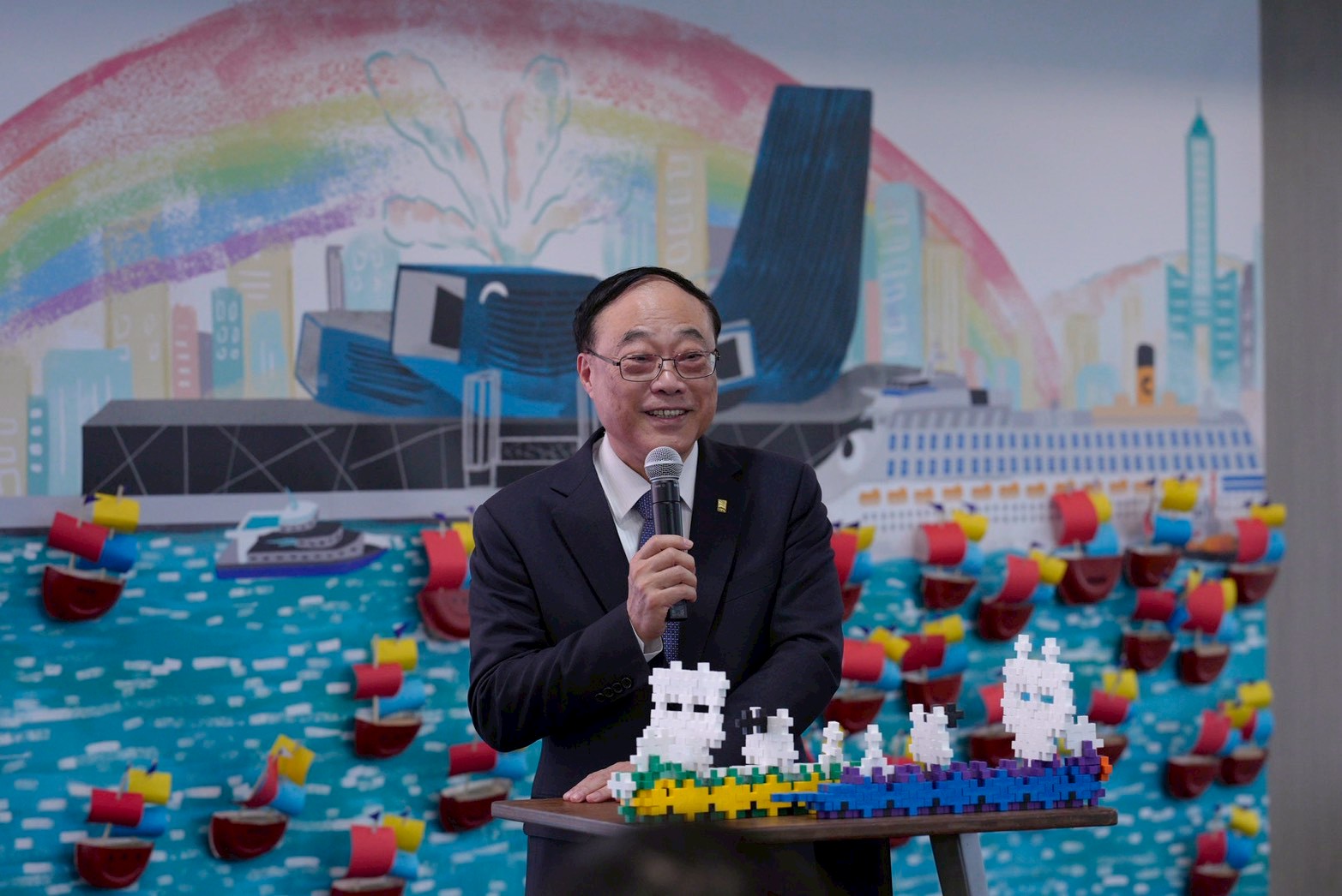 5.港務公司董事長期盼透過繪本閱讀，讓孩子理解港口如何連結城市與世界，培養對海洋的尊重與想像力。