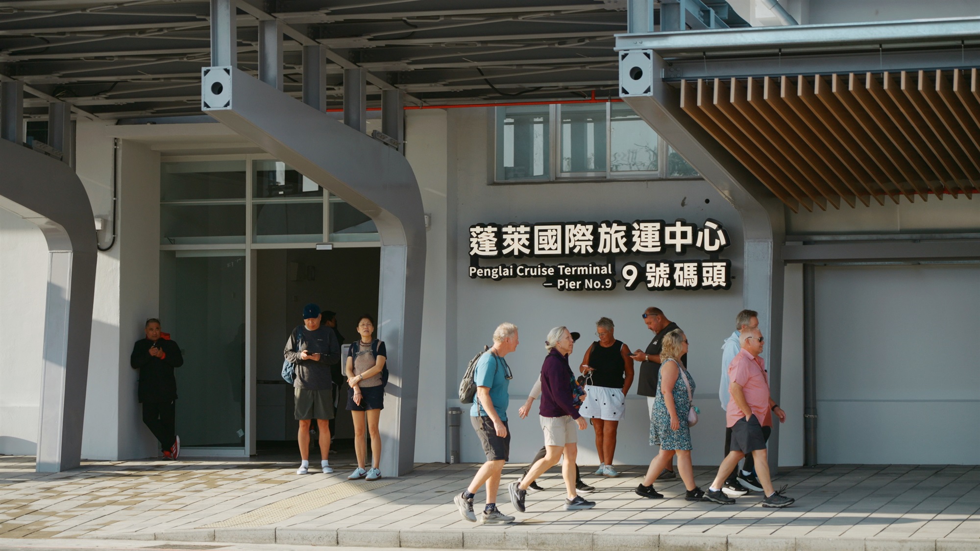 Image 3. Cruise passengers may easily walk from Penglai International Cruise Terminal to nearby attractions such as the Pier-2 Art District and Kaohsiung Port Warehouse No. 2 (KW2) complex